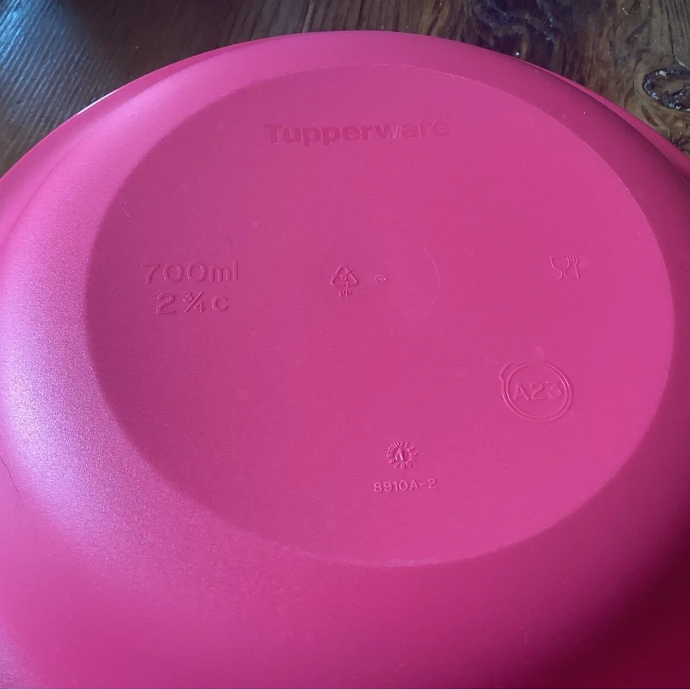 Tupperware Aloha Bowl/Plate set of 2 in vibrant pink